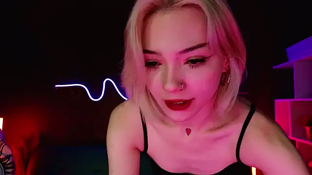 Snapshot of SandraBoyl chatting on 02-02-25, 04:05 SandraBoyl online show from 02-02-25, 04:05