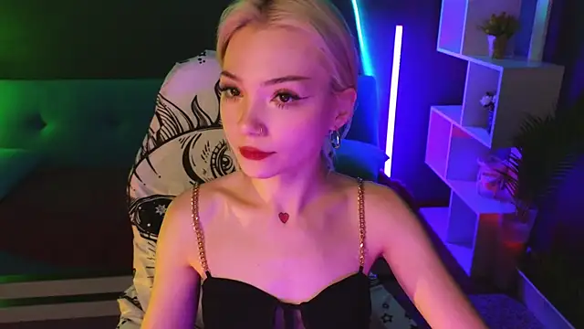 Snapshot of SandraBoyl chatting on 02-02-25, 01:02 SandraBoyl online show from 02-02-25, 01:02