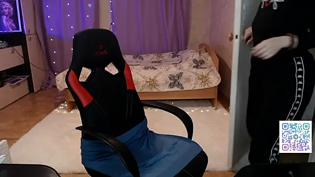 Daniela Cooperr online show from 03-29-26, 05:25