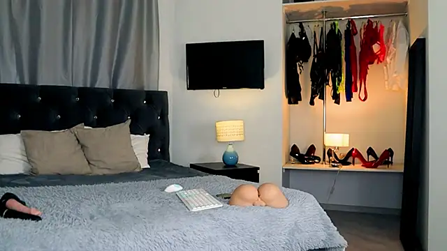 InvitingTina online show from 03-28-26, 05:30