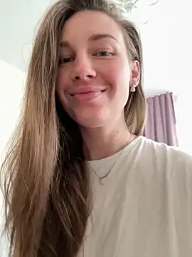 Snapshot of JasminJames chatting on 06-19-26, 09:15 JasminJames online show from 06-19-26, 09:15