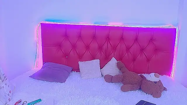 Snapshot of Little_Cuttie_ chatting on 02-22-25, 03:56 Little Cuttie online show from 02-22-25, 03:56