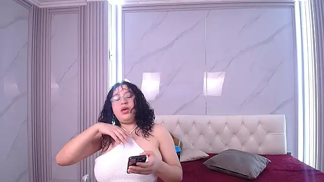Snapshot of Little_Cuttie_ chatting on 09-17-25, 04:47 Little Cuttie online show from 09-17-25, 04:47