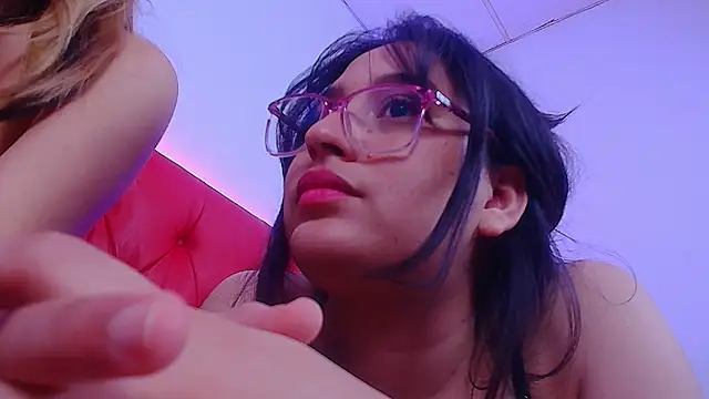Snapshot of Little_Cuttie_ chatting on 02-21-25, 10:28 Little Cuttie online show from 02-21-25, 10:28