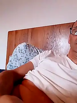 Snapshot of Anastasio33 chatting on 09-27-25, 05:35 Anastasio33 online show from 09-27-25, 05:35