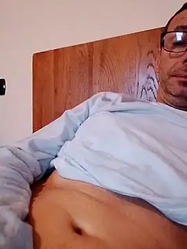 Snapshot of Anastasio33 chatting on 10-14-25, 05:41 Anastasio33 online show from 10-14-25, 05:41