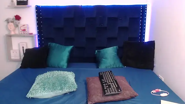 SaraApril 1 online show from 03-15-25, 11:39