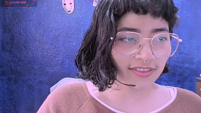 Snapshot of NinaYellow chatting on 01-10-25, 12:58 NinaYellow online show from 01-10-25, 12:58