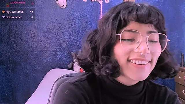 Snapshot of NinaYellow chatting on 02-18-25, 04:14 NinaYellow online show from 02-18-25, 04:14