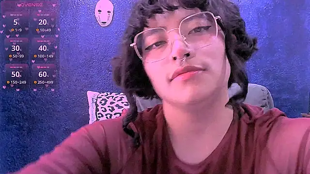 Snapshot of NinaYellow chatting on 06-17-26, 01:43 NinaYellow online show from 06-17-26, 01:43