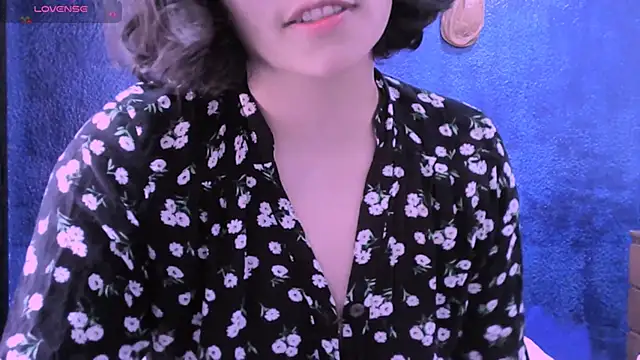 Snapshot of NinaYellow chatting on 01-17-25, 03:00 NinaYellow online show from 01-17-25, 03:00