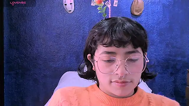 Snapshot of NinaYellow chatting on 12-11-24, 12:55 NinaYellow online show from 12-11-24, 12:55