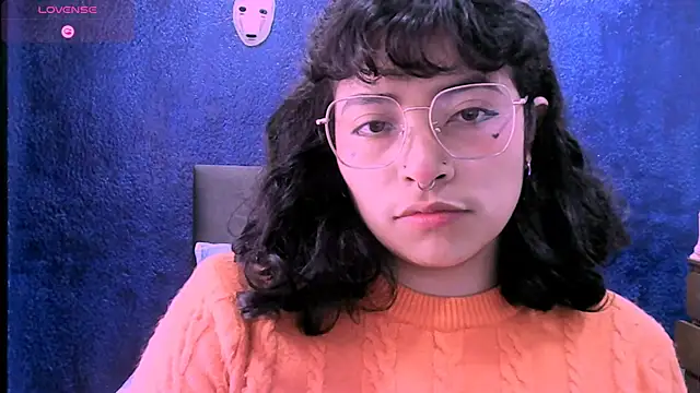 Snapshot of NinaYellow chatting on 09-24-25, 01:50 NinaYellow online show from 09-24-25, 01:50