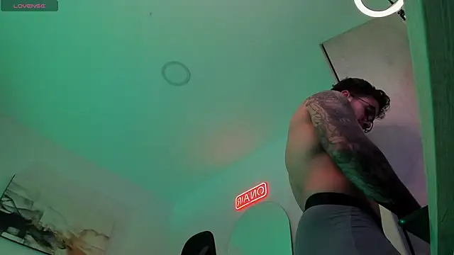 Snapshot of LucianSinclair chatting on 02-22-25, 02:28 LucianSinclair online show from 02-22-25, 02:28