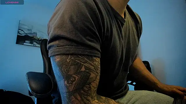 Snapshot of LucianSinclair chatting on 01-17-25, 12:10 LucianSinclair online show from 01-17-25, 12:10