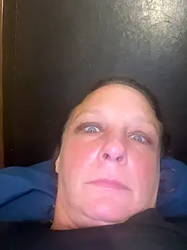 Snapshot of Everlyrose27 chatting on 09-25-25, 06:03 Everlyrose27 online show from 09-25-25, 06:03