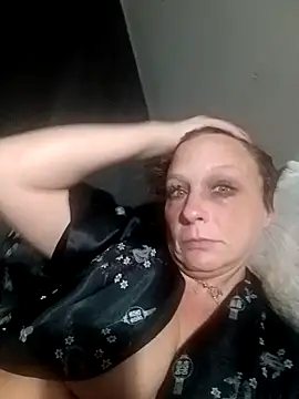 Snapshot of Everlyrose27 chatting on 01-18-25, 04:26 Everlyrose27 online show from 01-18-25, 04:26