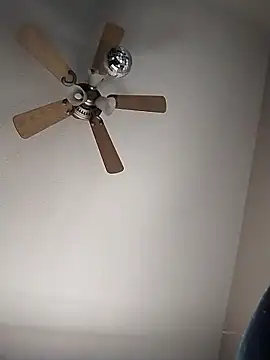 Snapshot of Everlyrose27 chatting on 01-12-26, 05:42 Everlyrose27 online show from 01-12-26, 05:42