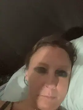 Snapshot of Everlyrose27 chatting on 01-11-25, 01:27 Everlyrose27 online show from 01-11-25, 01:27