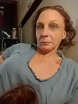 Snapshot of Everlyrose27 chatting on 02-17-26, 01:47 Everlyrose27 online show from 02-17-26, 01:47