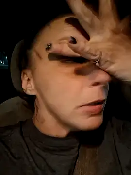 Snapshot of Everlyrose27 chatting on 12-22-25, 02:55 Everlyrose27 online show from 12-22-25, 02:55