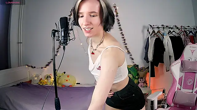 Snapshot of Violet_Veliya chatting on 03-07-25, 04:11 Violet Veliya online show from 03-07-25, 04:11