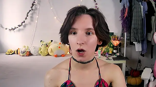 Snapshot of Violet_Veliya chatting on 09-18-25, 01:25 Violet Veliya online show from 09-18-25, 01:25