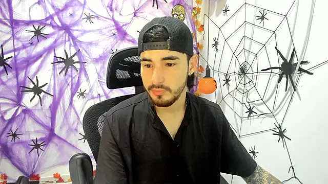 Snapshot of DmitriSanders chatting on 10-21-25, 04:39 DmitriSanders online show from 10-21-25, 04:39