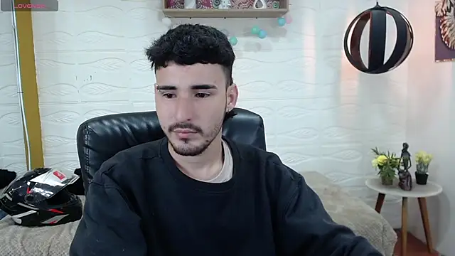 Snapshot of DmitriSanders chatting on 02-04-25, 08:38 DmitriSanders online show from 02-04-25, 08:38