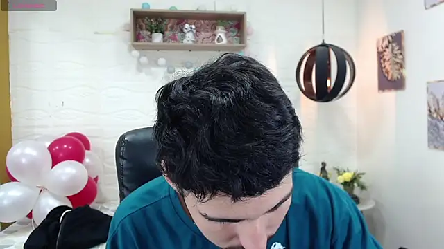 Snapshot of DmitriSanders chatting on 02-19-25, 09:03 DmitriSanders online show from 02-19-25, 09:03