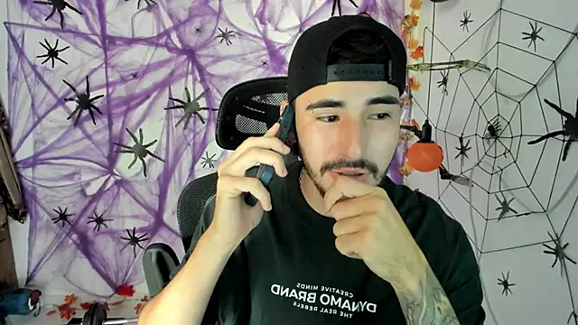 Snapshot of DmitriSanders chatting on 10-10-25, 05:25 DmitriSanders online show from 10-10-25, 05:25