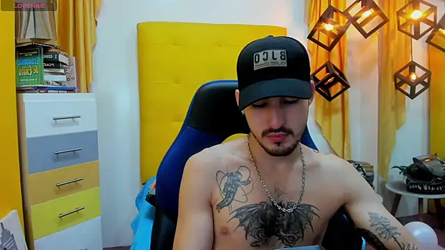 Snapshot of DmitriSanders chatting on 02-16-25, 12:54 DmitriSanders online show from 02-16-25, 12:54