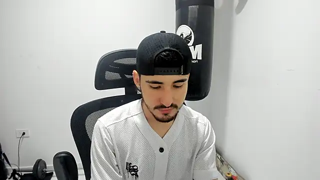 Snapshot of DmitriSanders chatting on 09-12-25, 07:02 DmitriSanders online show from 09-12-25, 07:02