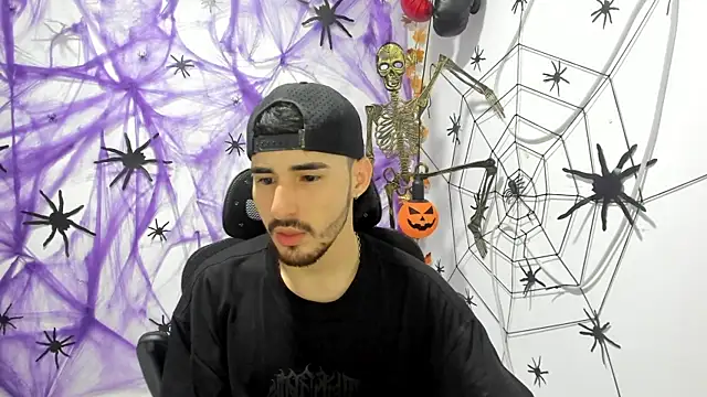 Snapshot of DmitriSanders chatting on 09-28-25, 01:23 DmitriSanders online show from 09-28-25, 01:23