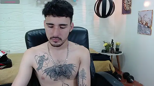 Snapshot of DmitriSanders chatting on 02-08-25, 08:53 DmitriSanders online show from 02-08-25, 08:53