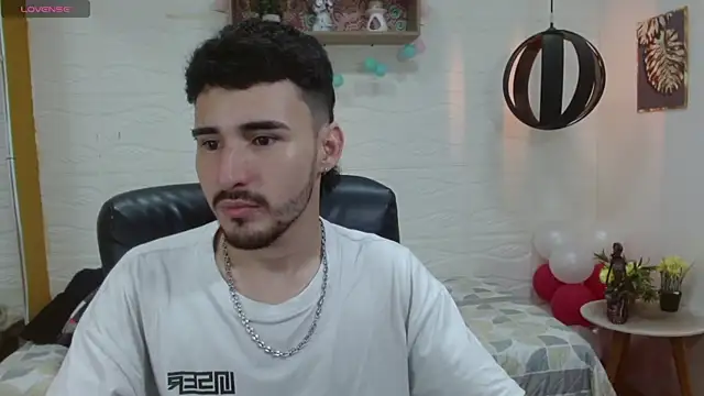 Snapshot of DmitriSanders chatting on 03-01-25, 08:42 DmitriSanders online show from 03-01-25, 08:42