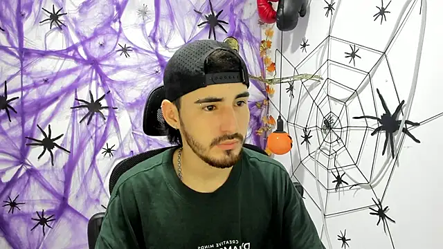 Snapshot of DmitriSanders chatting on 10-16-25, 12:08 DmitriSanders online show from 10-16-25, 12:08