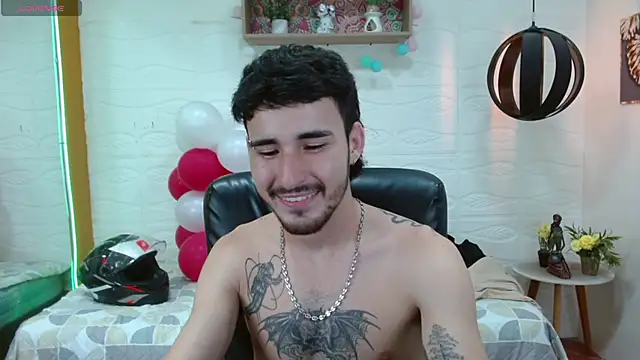 Snapshot of DmitriSanders chatting on 02-26-25, 11:41 DmitriSanders online show from 02-26-25, 11:41