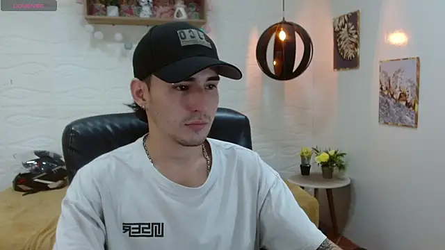 Snapshot of DmitriSanders chatting on 03-12-25, 09:24 DmitriSanders online show from 03-12-25, 09:24