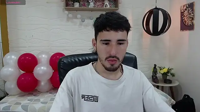 Snapshot of DmitriSanders chatting on 02-18-25, 08:25 DmitriSanders online show from 02-18-25, 08:25