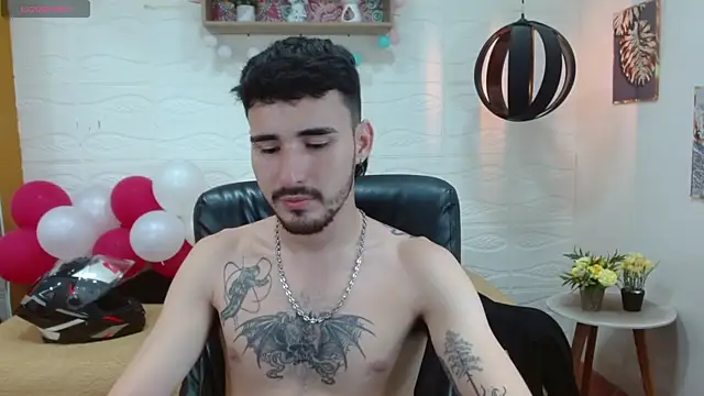 Snapshot of DmitriSanders chatting on 03-04-25, 09:00 DmitriSanders online show from 03-04-25, 09:00