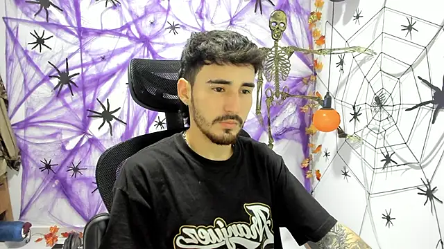 Snapshot of DmitriSanders chatting on 10-09-25, 08:42 DmitriSanders online show from 10-09-25, 08:42