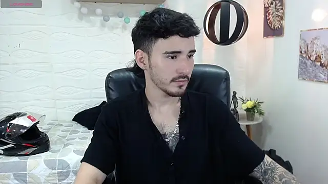 Snapshot of DmitriSanders chatting on 02-13-25, 08:34 DmitriSanders online show from 02-13-25, 08:34