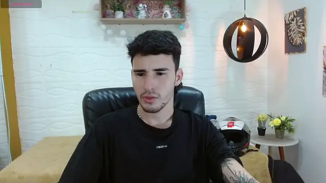 Snapshot of DmitriSanders chatting on 03-19-25, 08:22 DmitriSanders online show from 03-19-25, 08:22