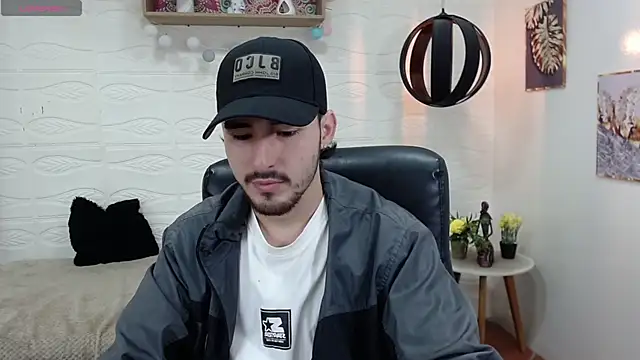 Snapshot of DmitriSanders chatting on 01-27-25, 09:33 DmitriSanders online show from 01-27-25, 09:33