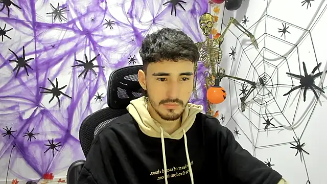 Snapshot of DmitriSanders chatting on 09-30-25, 09:32 DmitriSanders online show from 09-30-25, 09:32