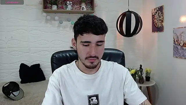 Snapshot of DmitriSanders chatting on 01-28-25, 12:36 DmitriSanders online show from 01-28-25, 12:36