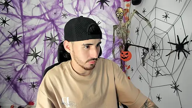 Snapshot of DmitriSanders chatting on 09-28-25, 07:43 DmitriSanders online show from 09-28-25, 07:43