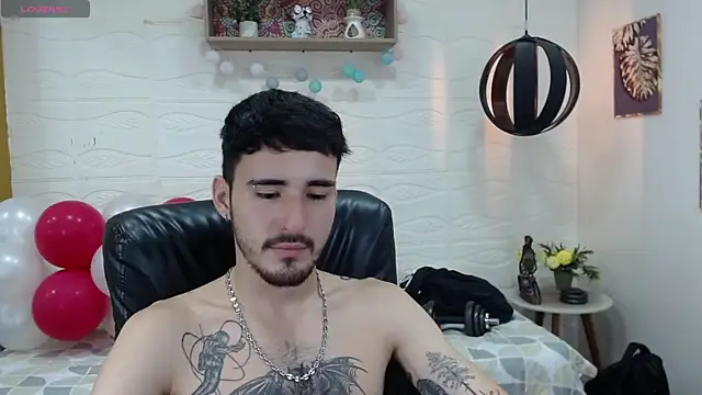 Snapshot of DmitriSanders chatting on 02-18-25, 11:30 DmitriSanders online show from 02-18-25, 11:30