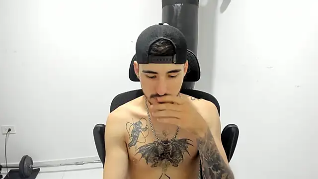 Snapshot of DmitriSanders chatting on 09-10-25, 08:08 DmitriSanders online show from 09-10-25, 08:08